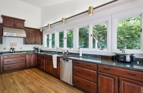 Laconia House | Luxury 5b 3ba on 10 acres w Lake view, Firepit, Hot Tub, Gameroom, close to Ski!
