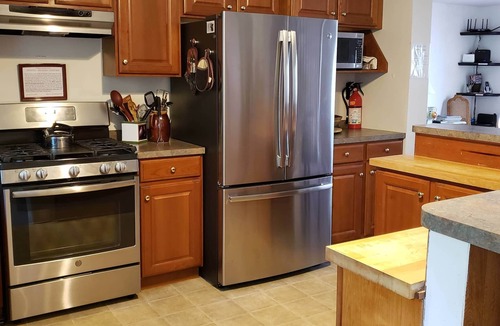 Mendon House | Luxury 7BR/6.5BA Mountain Retreat with Sauna, Hot Tub, and Stunning Views