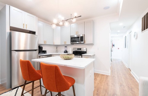 Trinidad Apartment | Luxury and Bright Remodeled Suite! Close to dwntn, airport & restaurants. Quiet!