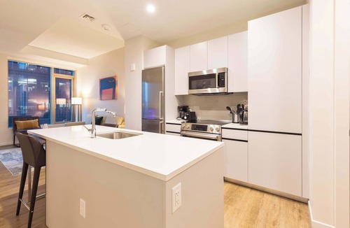 Seaport District Apartment | Luxury Apt Heart of Seaport with Gym