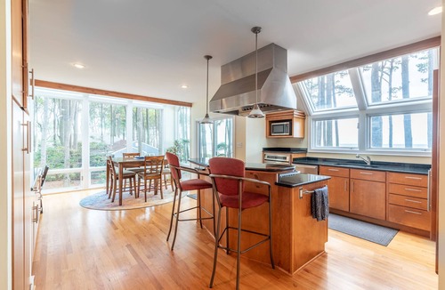 Davis Wharf House | Luxury Beachfront 5 Bedroom, 3.5 Bath home with 200 ft. of PRIVATE BEACH!