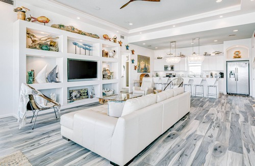 Port Bolivar House | Luxury | Beachfront | Hot Tub | Firepit & Tiki bar