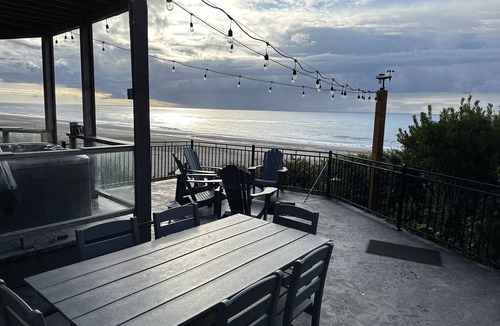 Gleneden Beach Apartment | Luxury beachfront property with amazing views, hot tub and steps to the beach.