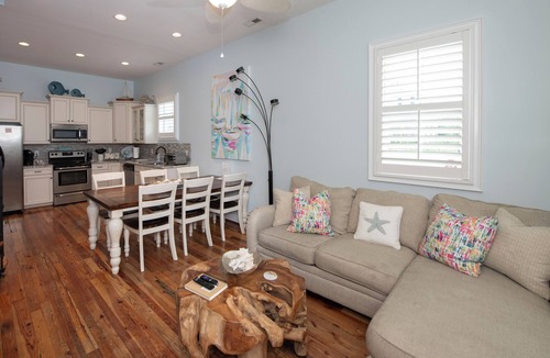 Atlantic Beach House | Luxury Clean House Sleeps 7, Steps from Ocean, Atlantic Beach, Pool, Restaurants