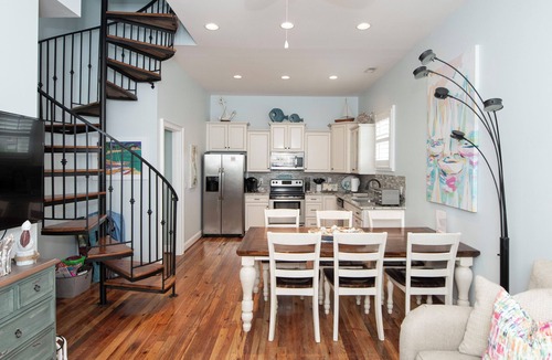 Atlantic Beach House | Luxury Clean House Sleeps 7, Steps from Ocean, Atlantic Beach, Pool, Restaurants