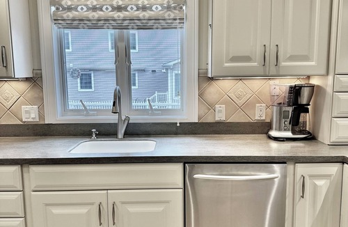 Old Saybrook House | Luxury coastal home in located in Cornfield Point, sleeps 8+.