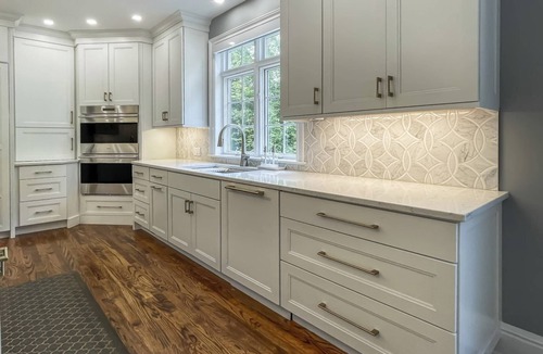 Newtown House | Luxury Escape, seasonal Infinity Pool, HotTub, private yard, lots of space