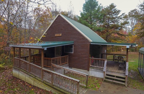 Nelsonville Cabin | Luxury-Hawk's Nest Cabin-Forest View-Cabin-Private Bathroom