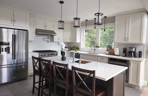 Thornton House | Luxury hillside house with a picturesque mountain view