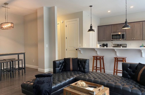 Glens Falls Apartment | Luxury Loft - King Bed - Arts & Entertain District-Visit Saratoga & Lake George