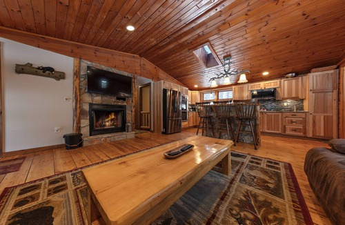 Warrensburg House | luxury log home mins from Lake George, w/heated salt water pool!