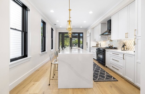 16th Street Heights House | Luxury rowhouse w/parking - centrally located