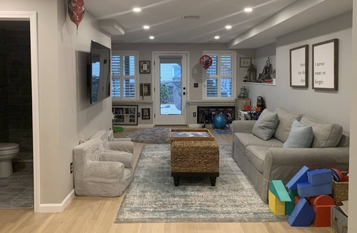 Thompson Square - Bunker Hill House | Luxury single family home