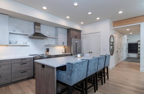 Ludlow House | Luxury Ski on/off Condo at Southface Village Okemo, direct ski access, heated pool