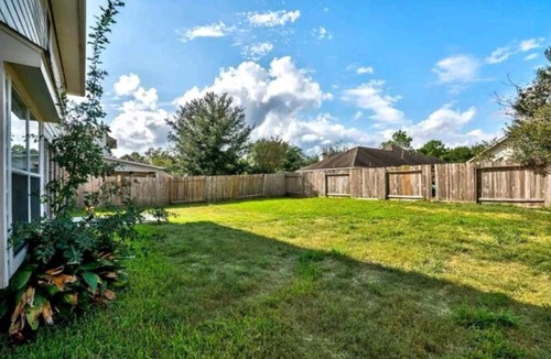Cypress House | Luxury Spacious 5 bedroom/FREE wifi /parking