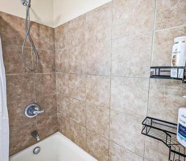 Stockade Historic District Apartment | Luxury Stylish Townhome King Beds WD Garage