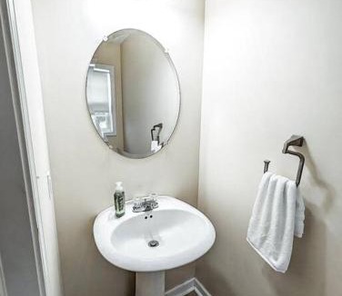 Stockade Historic District Apartment | Luxury Stylish Townhome King Beds WD Garage
