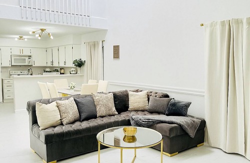 Sugar Land Condo | Luxury Touches + Pool + Quartz + Gold Details