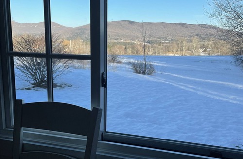 Weston House | Magical spot w-views -3 BR home - idyllic retreat yet close to everything
