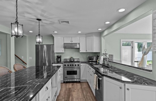 Eastward Look House | Magnificent Luxury Home in Eastward Look - Central A/C,Walk to Scarborough Beach