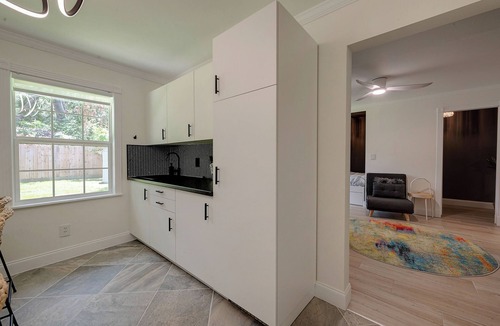 Willow Meadows/Willowbend Area Apartment | Magnolia Studio-Guest Unit
