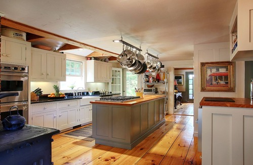 Wells Bed & Breakfast | Majestic Suite Sleeps Four Mountain Views Bed and Breakfast Vermont