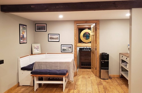 Stowe Apartment | Mansfield view Hideaway