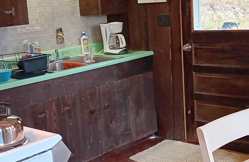 Attica Cabin | Maple Crest Cabin is a peaceful getaway from everyday life