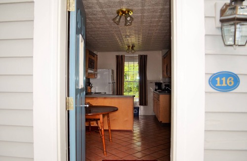 Williamstown Hotel | Maple Terrace Motel