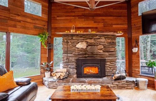 Hancock House | MapleCastle = HotTub, RiverSide, IndoorHummock, FirePlace, BackYard