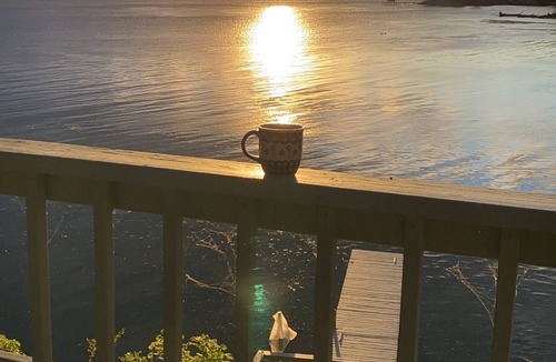 Red Creek Cottage | Marvelous 5-bedroom bayside cottage with WiFi in Red Creek.