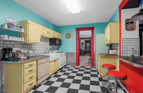 West Milton House | Miami Pearl: 3BR Themed Rooms-Game and Movie Room!