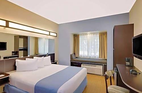 Geneva Hotel | Microtel Inn and Suites by Wyndham - Geneva
