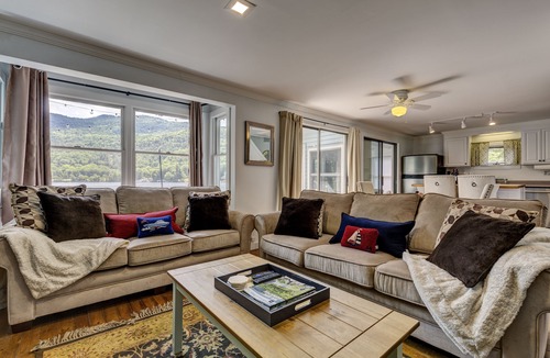 Newbury House | Minutes to skiing at Mt. Sunapee, enjoy mountain views over Lake Sunapee