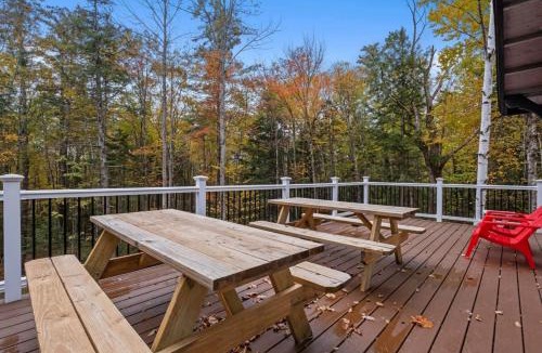 Thornton House | Minutes to Skiing White Mountains Chalet