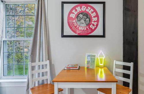 Bridgewater Hotel | Minutes to Woodstock Hiking Ben & Jerry Suite