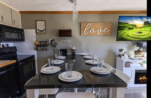 Snowshoe Condo | ML 125 - Winter Warmth | Modern Hideaway & Easy Bllhooter Access