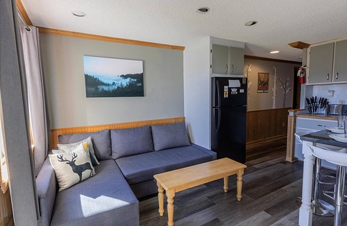 Snowshoe Condo | ML 125 - Winter Warmth | Modern Hideaway & Easy Bllhooter Access