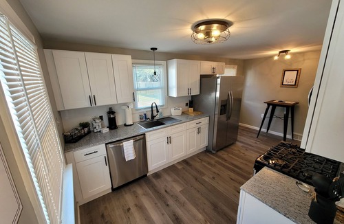 Buffalo House | Modern 3 Bedroom in the city of good neighbors
