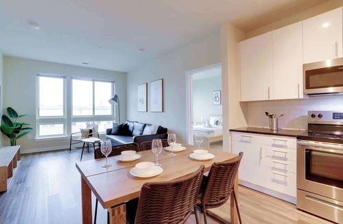 Jefferson Manor Apartment | Modern Apt | Leisure & Gym Access