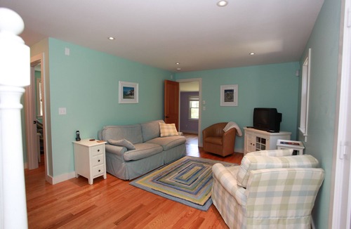 Aquinnah House | Modern beach house - Walking distance to Philbin Beach