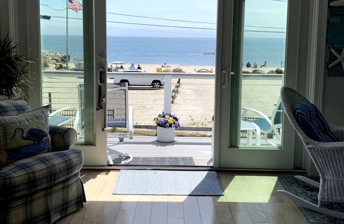 Saybrook Manor House | Modern Beach & Ocean Front House