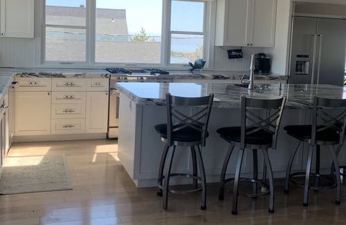 Saybrook Manor House | Modern Beach & Ocean Front House