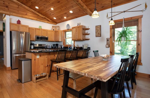 Chestertown Cabin | Modern Cabin w/Hot Tub-Minutes to Lakes & Skiing