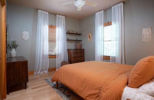 Chestertown Cabin | Modern Cabin w/Hot Tub-Minutes to Lakes & Skiing