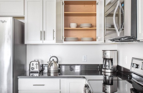 North Cambridge Apartment | Modern Cambridge 2BR w/W/D, Private access to Linear Park by Blueground