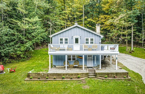Chester Ski Chalet | Modern Chalet w/Serene Views and Jacuzzi Hot Tub- 15 Minutes to Okemo Mountain