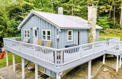 Chester Ski Chalet | Modern Chalet w/Serene Views and Jacuzzi Hot Tub- 15 Minutes to Okemo Mountain