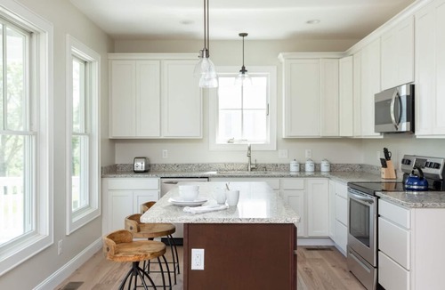 Warm Springs House | Modern cottage with Mountain Views, WiFi and access to the Old Dairy Complex