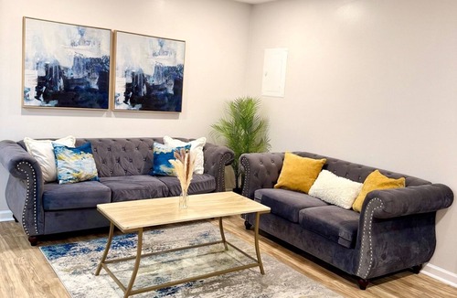Lorton House | Modern Cozy Basement Apartment with WiFi and A/C.